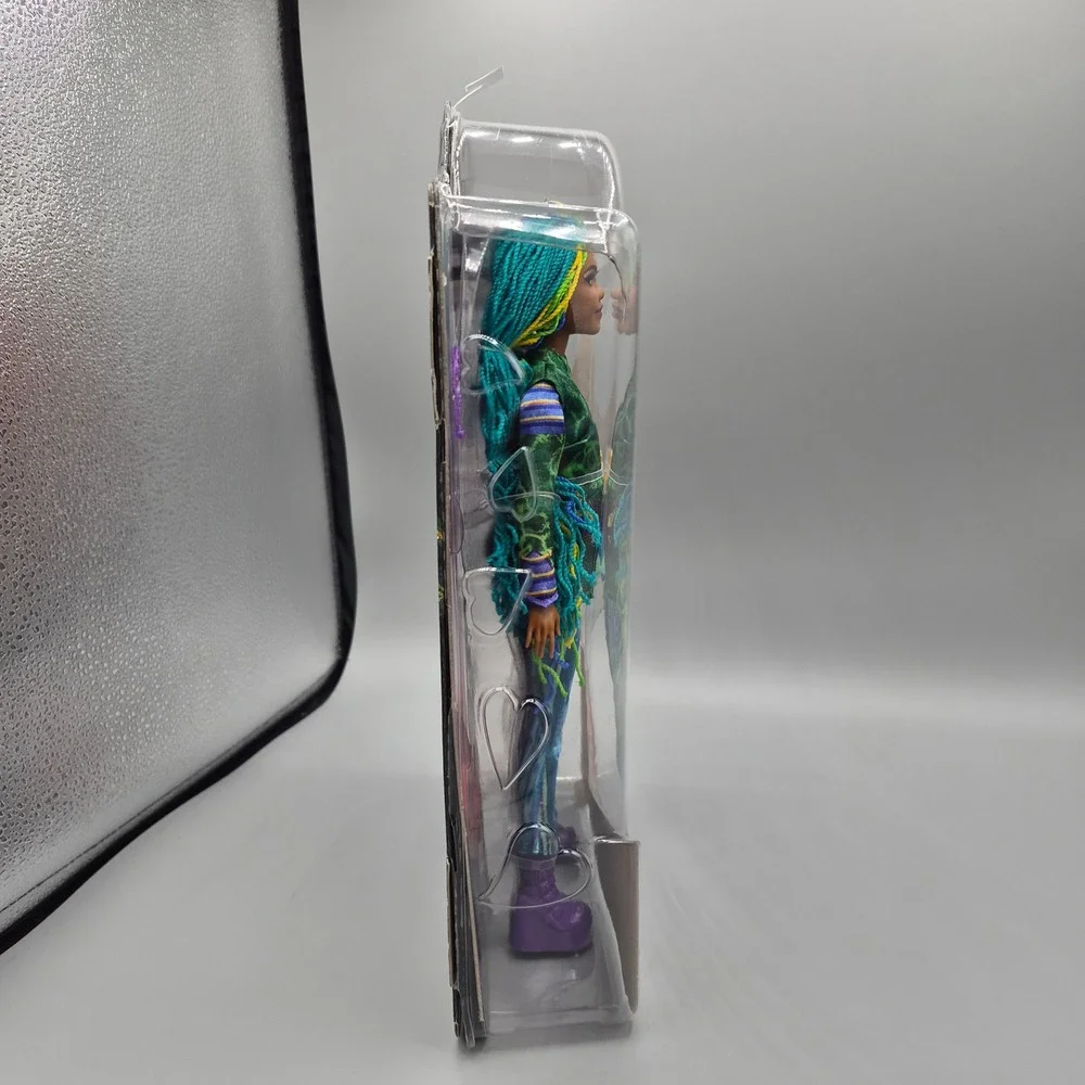 Disney Descendants The Rise of Red Uliana Doll Mattel HWT88 Ursula Sister New